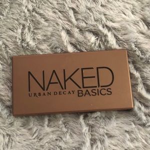 Urban Decay Naked basics eyeshadow palette